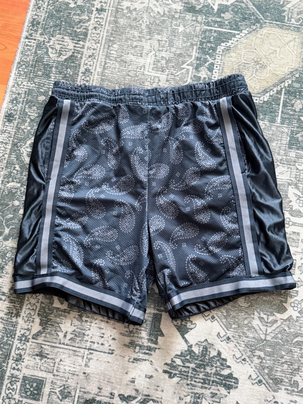 Brooklyn cloth men’s black paisley print mesh shorts size XL